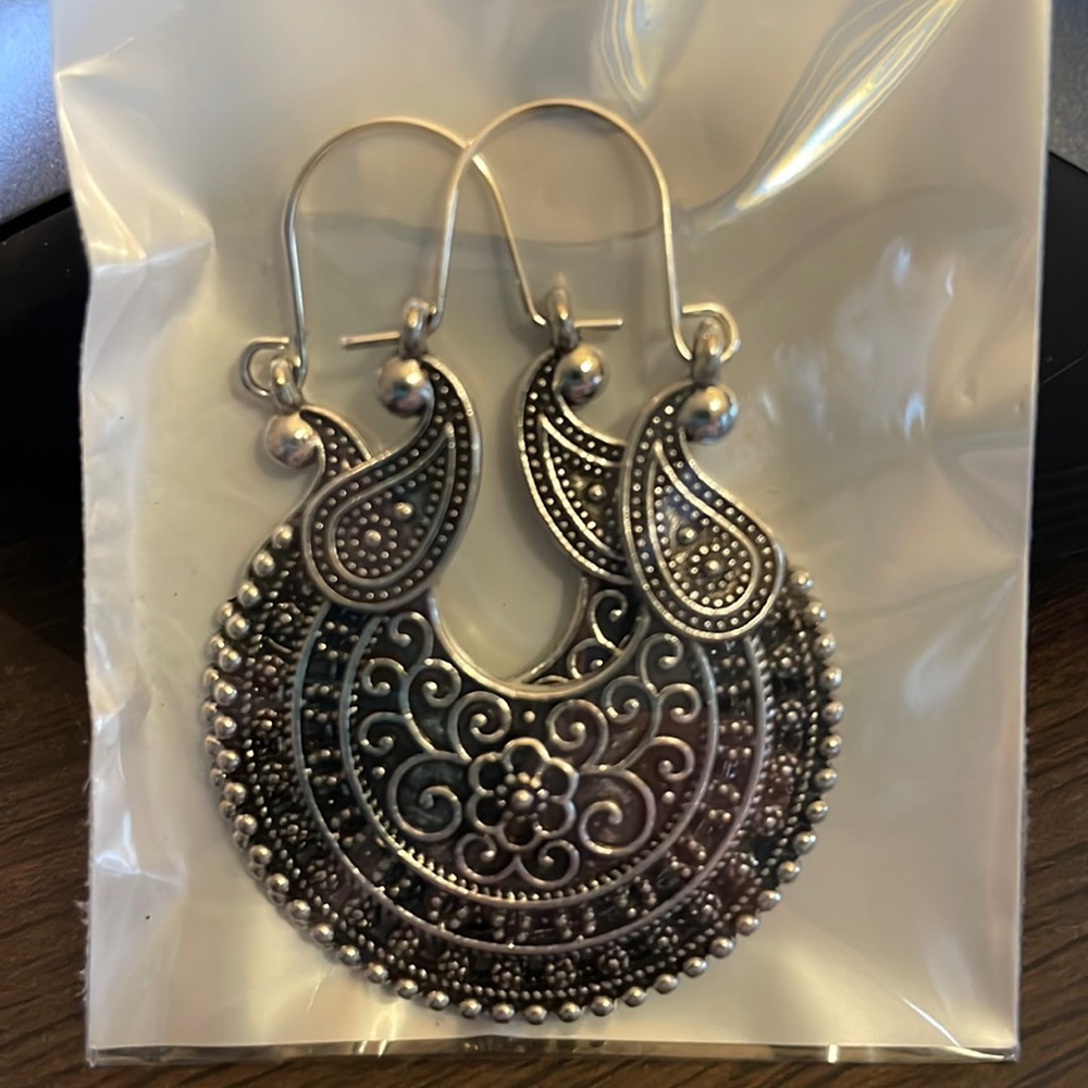 Hollow out hoop earrings